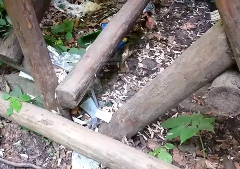 Cascada Pruncea din județul Buzău, plină de gunoaie în minivacanța de Rusalii. Acolo s-ar fi ascuns pandurii lui Tudor Vladimirescu