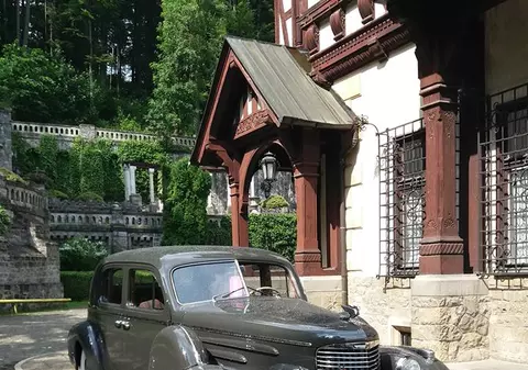 Cine a câștigat Concursul de eleganţă Sinaia 2017. A învins Țiriac! Parada maşinilor clasice a impresionat asistența! | FOTO