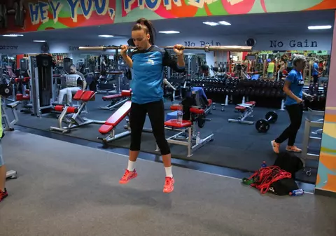 Martin Ambros le umflă mușchii fetelor din naționala de handbal a României / GALERIE FOTO & VIDEO