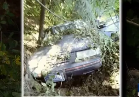 O femeie în vârstă de 70 de ani a supraviețuit cinci zile în mașină, după ce s-a răsturnat într-o râpă