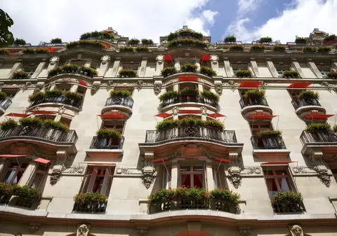 Vacanţe de lux cu bilete de avion first class: New York, Bali, Maldive, Caraibe sau Paris