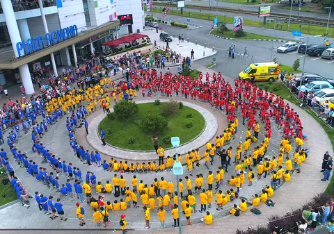 (P) 500 de copii și adolescenți au realizat tricolorul la evenimentul de Kendama organizat de Plaza România și de Diverta