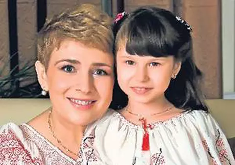 VIDEO EXCLUSIV/ Teo Trandafir și-a dat fiica la școală privată. Reguli clare: cu uniformă și fără telefon