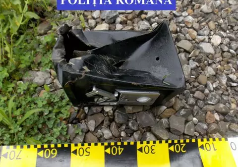 Jaf la o casă de pariuri din județul Dâmbovița. Trei tineri, cu cagule pe față, au furat seiful cu aproximativ 9.500 de lei