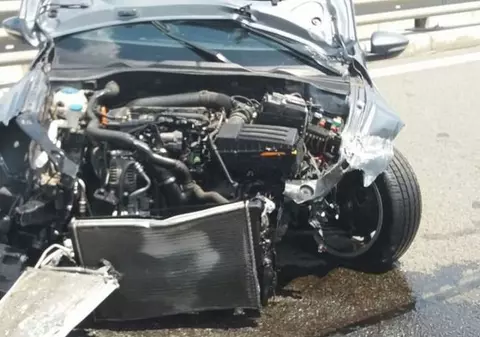 Un șofer a intrat cu 236 km/h în parapeții de pe A3 | VIDEO