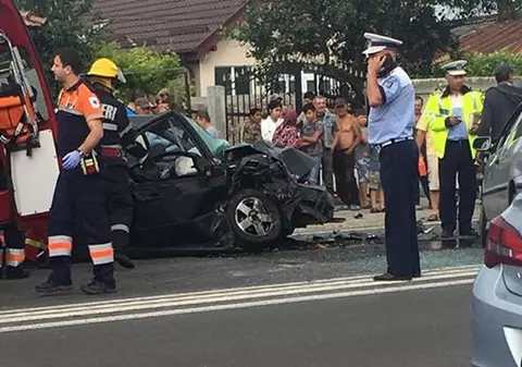 Accident grav pe DN1. Patru persoane, printre care un copil de doi ani, au fost rănite