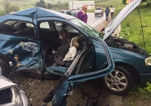 Accident grav la Sibiu: Cinci persoane sunt rănite, traficul este blocat pe DN14