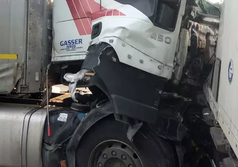 Accident pe DN1. Două TIR-uri s-au ciocnit pe sensul de mers dinspre Brașov spre Ploiești