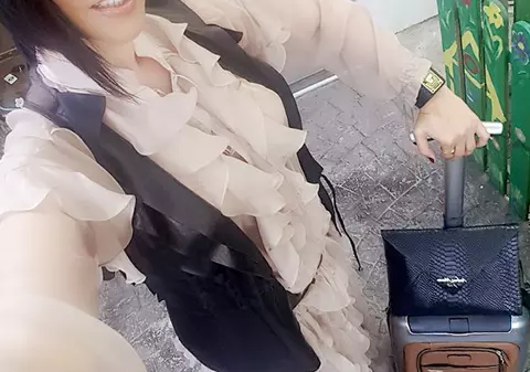 Andreea Marin a ajuns în Italia și s-a pozat în aeroport. Vedeta, criticată dur din cauza ținutei și a accesoriilor