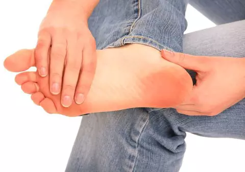 Cum tratezi bătăturile prin remedii naturale și cum îți faci plasturi anti-bătături singură