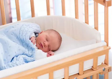 Doi sârbi au încercat timp de 20 de ani să devină părinți. Femeia a născut la 60 de ani, însă bărbatul a decis să o părăsească