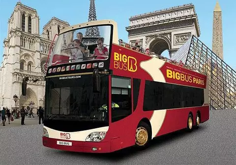 Cel puțin patru răniți după ce un autobuz turistic a fost implicat într-un accident în Paris