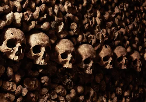 Doi adolescenți salvați din catacombele Parisului după trei zile