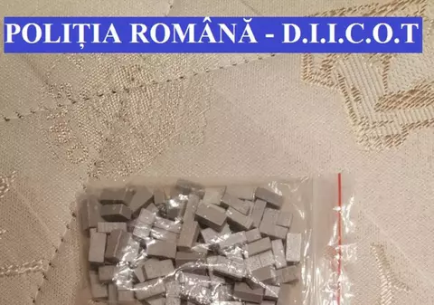 Prinsă când dorea să vândă zeci de pastile de ecstasy