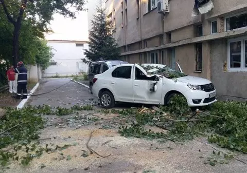 Spitalul din Alba Iulia a rămas fără gaz. Un copac bătrân a căzut și a făcut praf o conductă