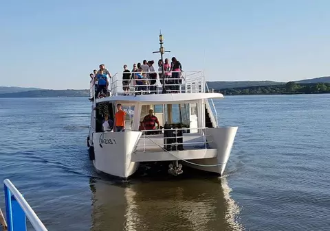 Cu vaporașul în Serbia. Turiștii pot face croaziere în Clisura Dunării