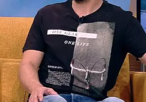 Dani Oțil, revoltat: ”Nu te doare spatele de la atâtea poze? Știm că un decolteu ia mai multe like-uri decat o cascadă”