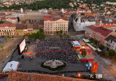 Peste 3.000 de oameni, la deschiderea TIFF 2017. Cinefilii au umplut Piața Unirii din Cluj