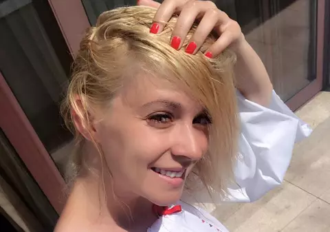 Diana Dumitrescu, în cea mai îndrăzneață rochie. Și-a lăsat un sân la vedere