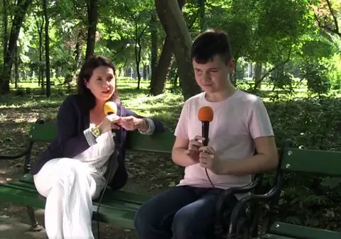 Drama copiilor nevăzători, în România: ”Copiii imi spun: Dă-te de aici, că iau boala de la tine!”; În RATB, șoferii mă ceartă când urc cu bastonul