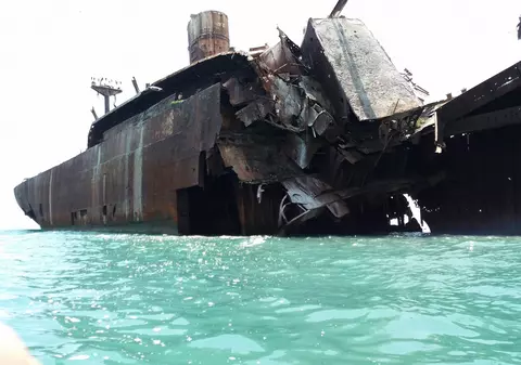 Celebra epavă de la Costinești riscă să dispară din cauza degradării. Imagini din interiorul fostului vas Evanghelia