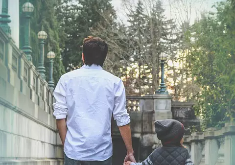 Banc: Tată, de ce bărbaţii de la noi nu au mai multe neveste?