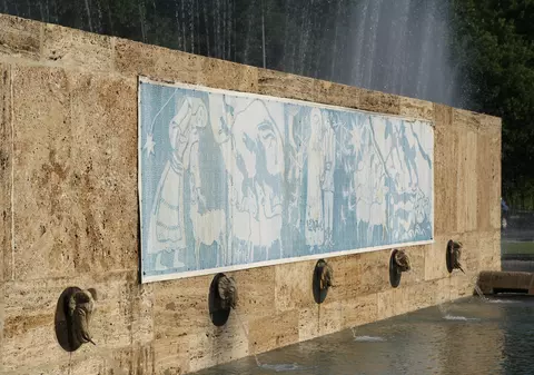 EXCLUSIV. Restaurare la mișto a unui monument reprezentativ al Bucureștiului: Fântâna Mioriţa este din muşama