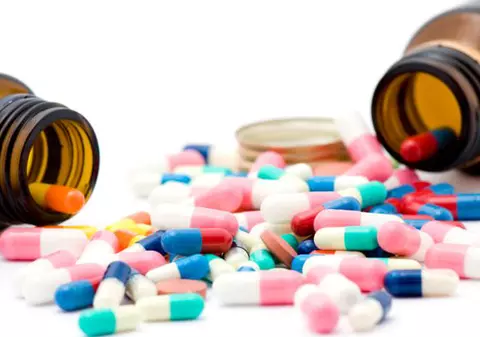 Pericolul tratamentelor neautorizate. Piața neagră a medicamentelor de pe internet abundă de produse pentru cancer și potență