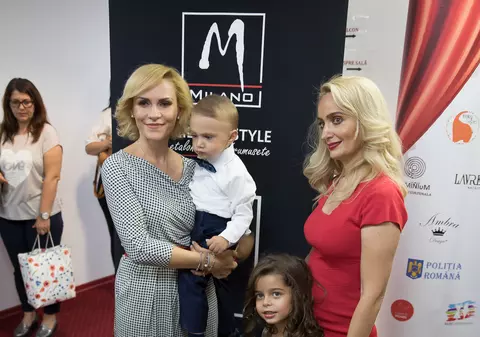 Gabriela Firea și-a dus copiii la o prezentare de modă | FOTO