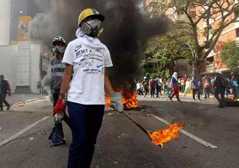 Venezuela interzice protestele înaintea alegerilor controversate de duminică, în timp ce greva generală continuă
