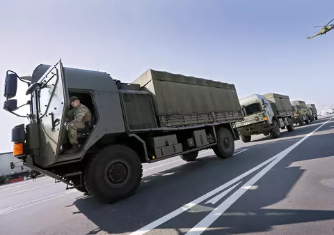 Un convoi NATO care se îndrepta spre România a fost blocat în Grecia