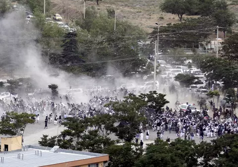 Explozii puternice în Kabul, la funeraliile unui bărbat ucis la protestele de vineri. 20 de morți și 90 de răniți