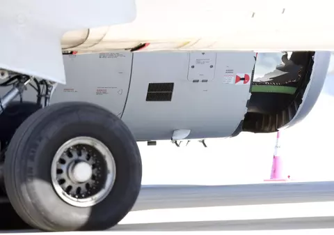 O bucată din motorul unui avion s-a rupt la scurt timp după decolare. Aeronava companiei China Eastern a revenit de urgență pe aeroportul din Sydney
