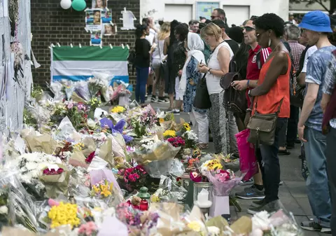 Moment de reculegere în Marea Britanie, în memoria victimelor de la Grenfell Tower. Imagini noi din interiorul clădirii
