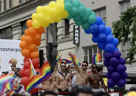 Parada gay din New York. Mii de oameni au defilat pe străzile metropolei americane