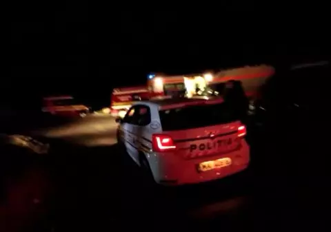 Trei morți după ce un camion cu militari s-a răsturnat într-o prăpastie, în județul Argeș