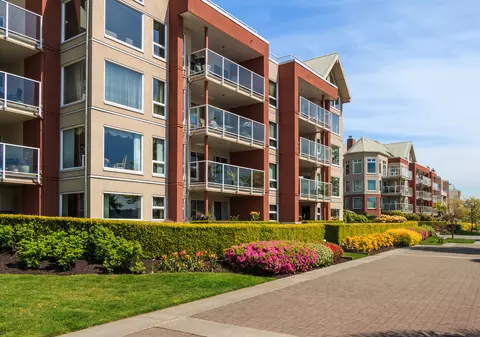 LIBERTATEA TE AJUTĂ: Are voie cineva să-şi izoleze termic doar apartamentul lui?