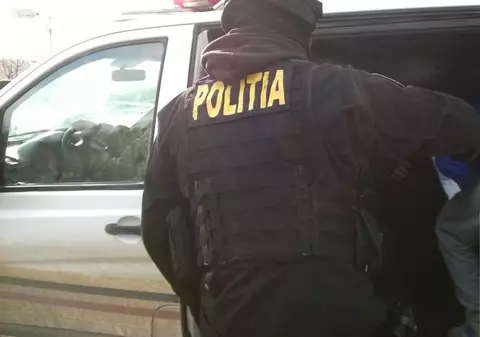 Jaf la o casă de amanet din Oneşti. Angajata a fost lovită de hoț cu ranga în cap
