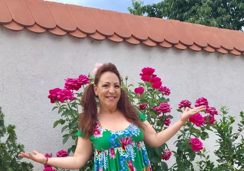 Jeni Nicolau, la un pas de moarte. S-a curentat pe scenă