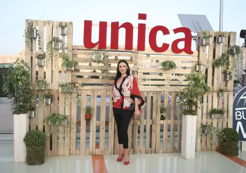 Lavinia Pîrva s-a plimbat cu bicicleta bunicului ei. Ipostaza în care artista nu a mai fost văzută