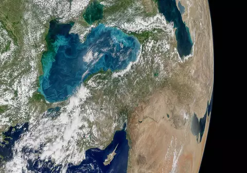 Marea Neagră a devenit turcoaz. NASA dezvăluie care sunt cauzele