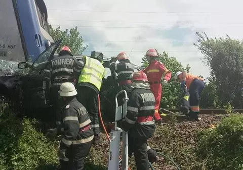 FOTO&VIDEO/ UPDATE: Accident mortal în Bistrița, provocat de o șoferiță începătoare. Mobilizare impresionantă pentru ajutorarea familiilor