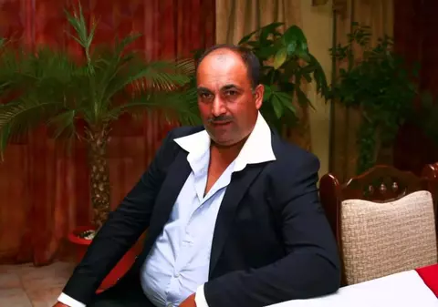 VIDEO EXCLUSIV/ Un manelist le-a declarat război nuntașilor care l-au jefuit după ce l-au plătit să le cânte.  ”Data viitoare scot pușca și trag, nu mă uit unde!”