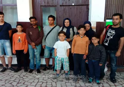 Nouă migranţi din Pakistan, Iran și Siria, alături de o călăuză sârbă, depistaţi de poliţiştii de frontieră de la Vărşand