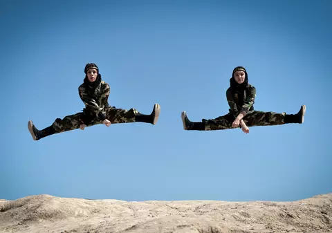 GALERIE FOTO| Femeile ninja din Iran – peste 4.000 de femei se antrenează pentru a deveni mașini de război