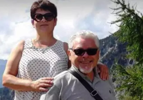 O româncă și-a înjunghiat iubitul italian, apoi i-a tăiat penisul. Femeia a chemat singură poliția