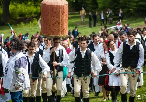 Peste 1.000 de pelerini au venit din Ungaria pentru pelerinajul de Rusalii de la Șumuleu Ciuc