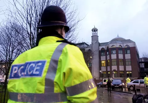 Numele moscheii Finsbury Park a fost legat de atentatele al-Qaeda de la Wall Trade Center și de la metroul din Londra