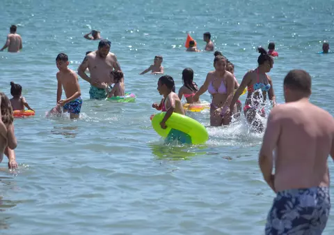 Cel mai aglomerat weekend din acest an la Marea Neagră. Cum te poți distra seara