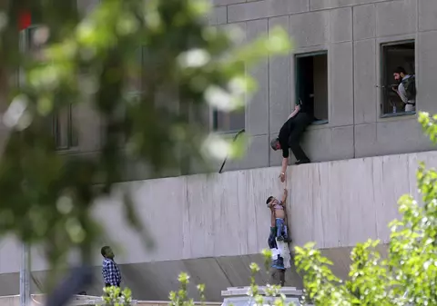 UPDATE| Dublu atac terorist în Iran, soldat cu cel puțin 12 morți. Primul atac revendicat de ISIS în această țară